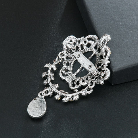 Cameo Brooch<br> Vintage Elegant