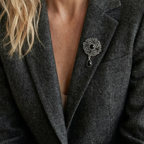 broche-ancienne-argent-vitalite-vetement-zoom