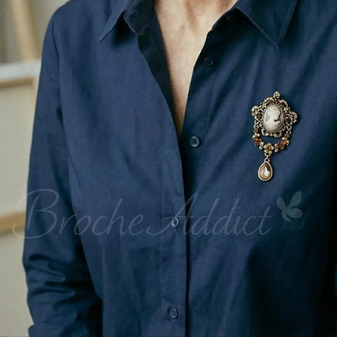 broche-camee-antique-perlee-vetement-zoom