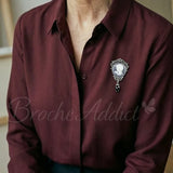 broche-camee-heureux-ombrage-vetement-zoom