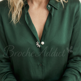 broche-decollete-perle-vetement-zoom