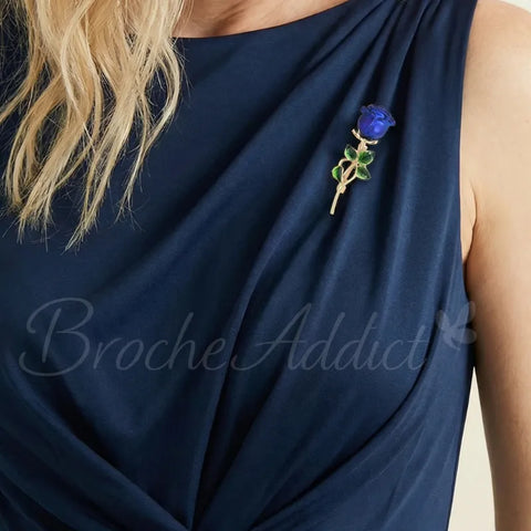 broche-fleur-rose-saphir-vetement-zoom