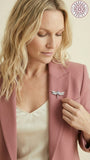 broche-libellule-enchantee-vetement-zoom