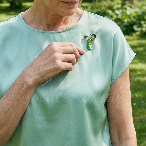 broche-originale-petit-pois-vetement-zoom