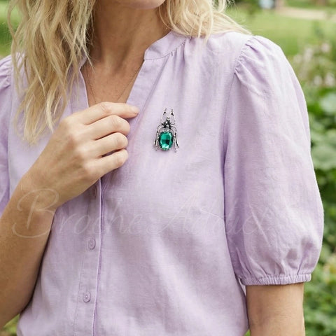 broche-scarabee-cristal-vert-argent-vetement-zoom