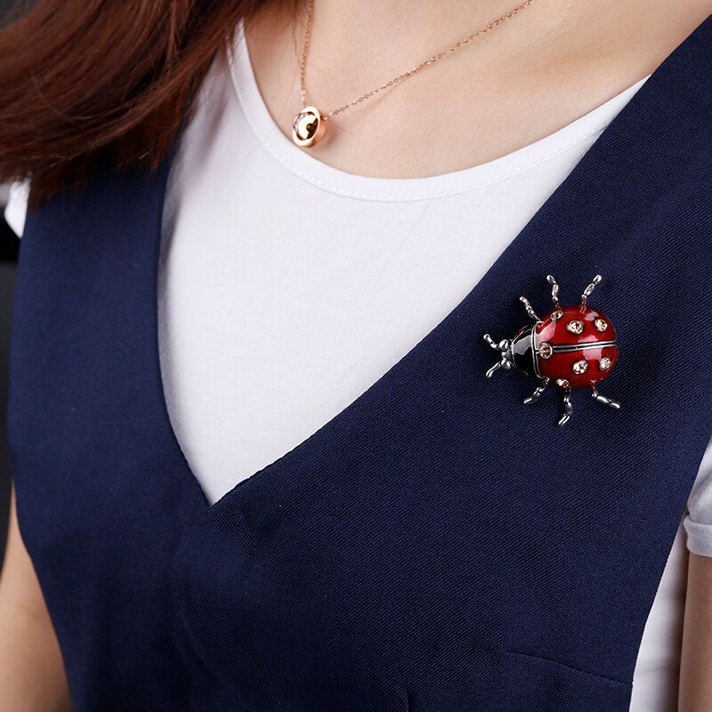 Broche Coccinelle Émaillée Rouge et Noire – Bijou Vintage Broche Coccinelle Émaillée Rouge et Noire – Bijou Vintage