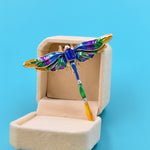 broche libellule ondes colorées boite bijoux