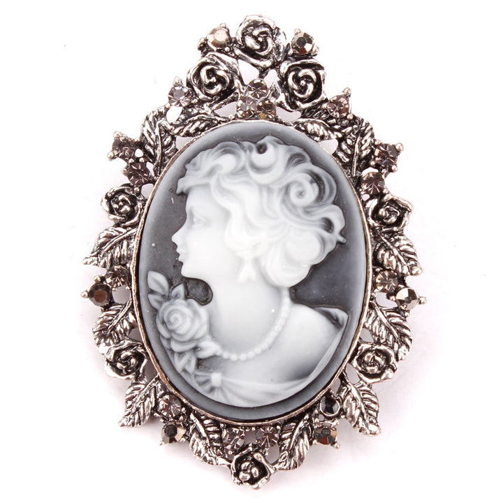 Broche Camée Sobriété Argentée