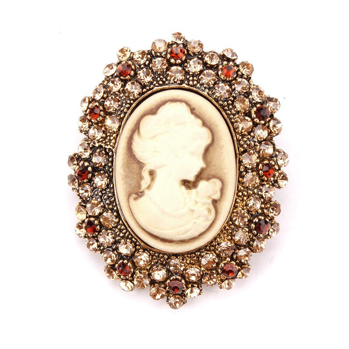 broche camée ornée d'étoiles